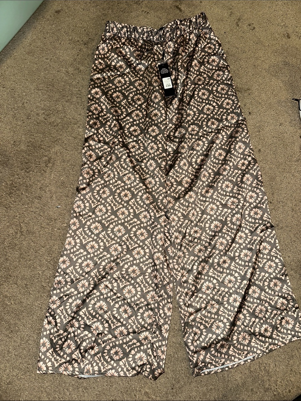 *NWT* Fashion Nova Wide-Leg Printed Pull-On Pants in Olive Combo